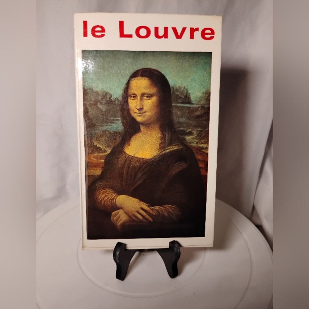 1966 le Louvre Soft Cover Book